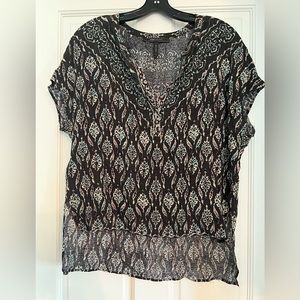 BCBG v neck tee, longer in back than front. Dark gray, light blue and pink.